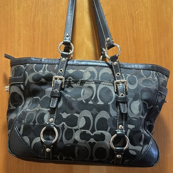 Coach Black signature handbag - Picture 3 of 10